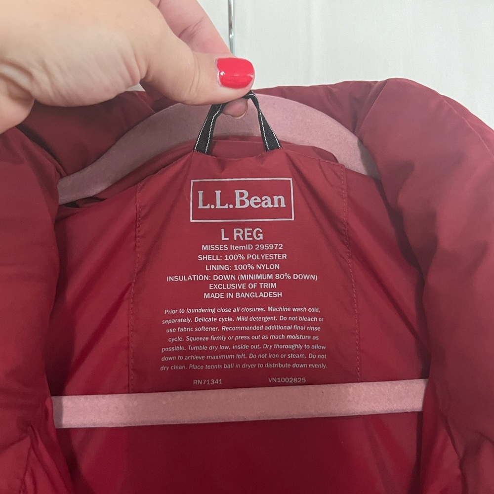 L.L. Bean Women's Red Quilted Puffer Vest - Picture 4 of 9